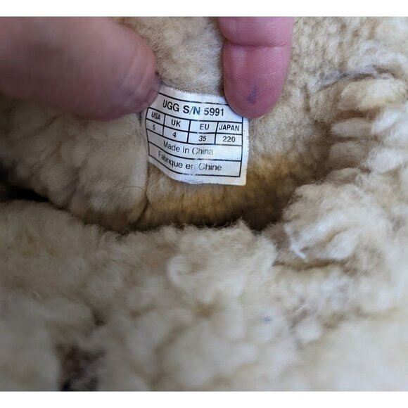 UGG Australia 5991 Bailey Button Boots Chestnut Girls Size 5M - Picture 8 of 8